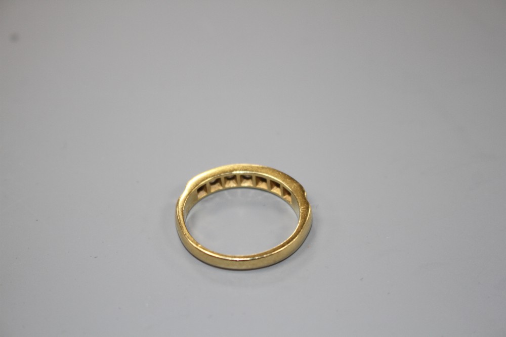 A modern 18ct gold and seven stone diamond set half eternity ring, size R, gross weight 4.9 grams.